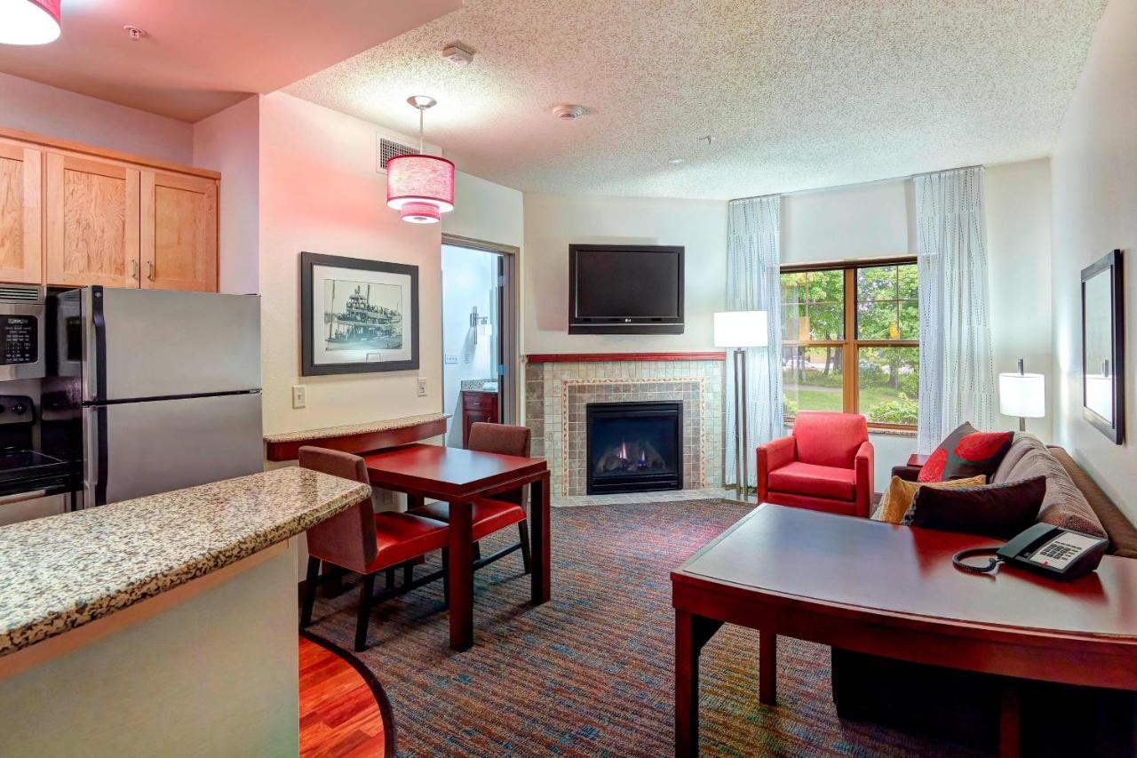 Residence Inn Minneapolis Плимът Екстериор снимка