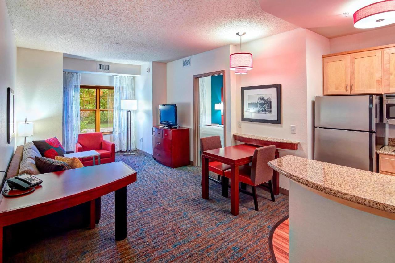 Residence Inn Minneapolis Плимът Екстериор снимка