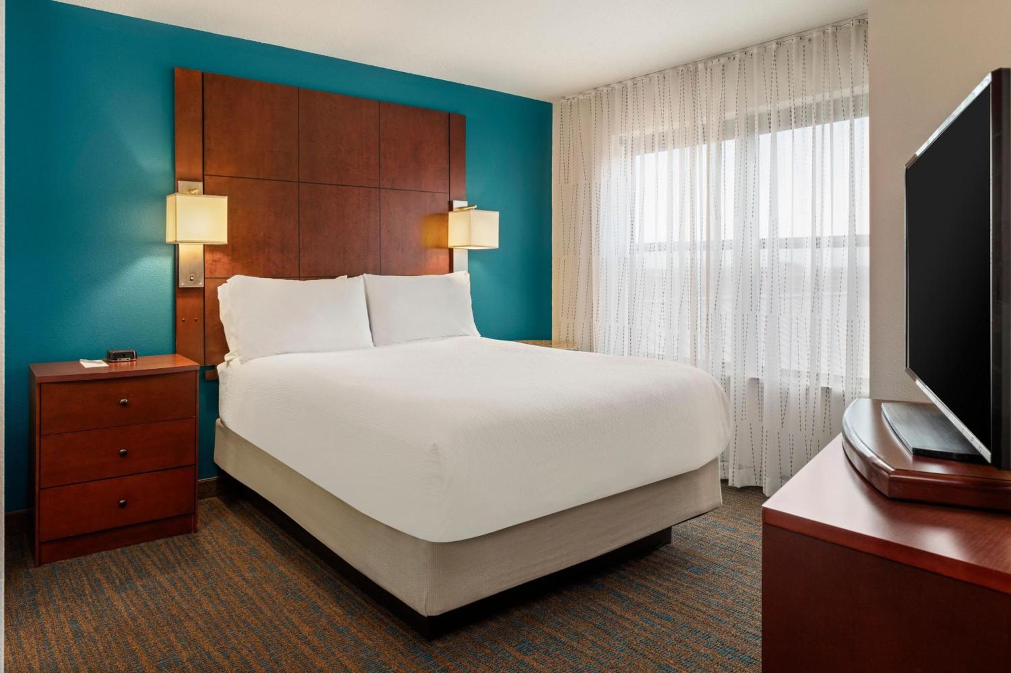 Residence Inn Minneapolis Плимът Екстериор снимка