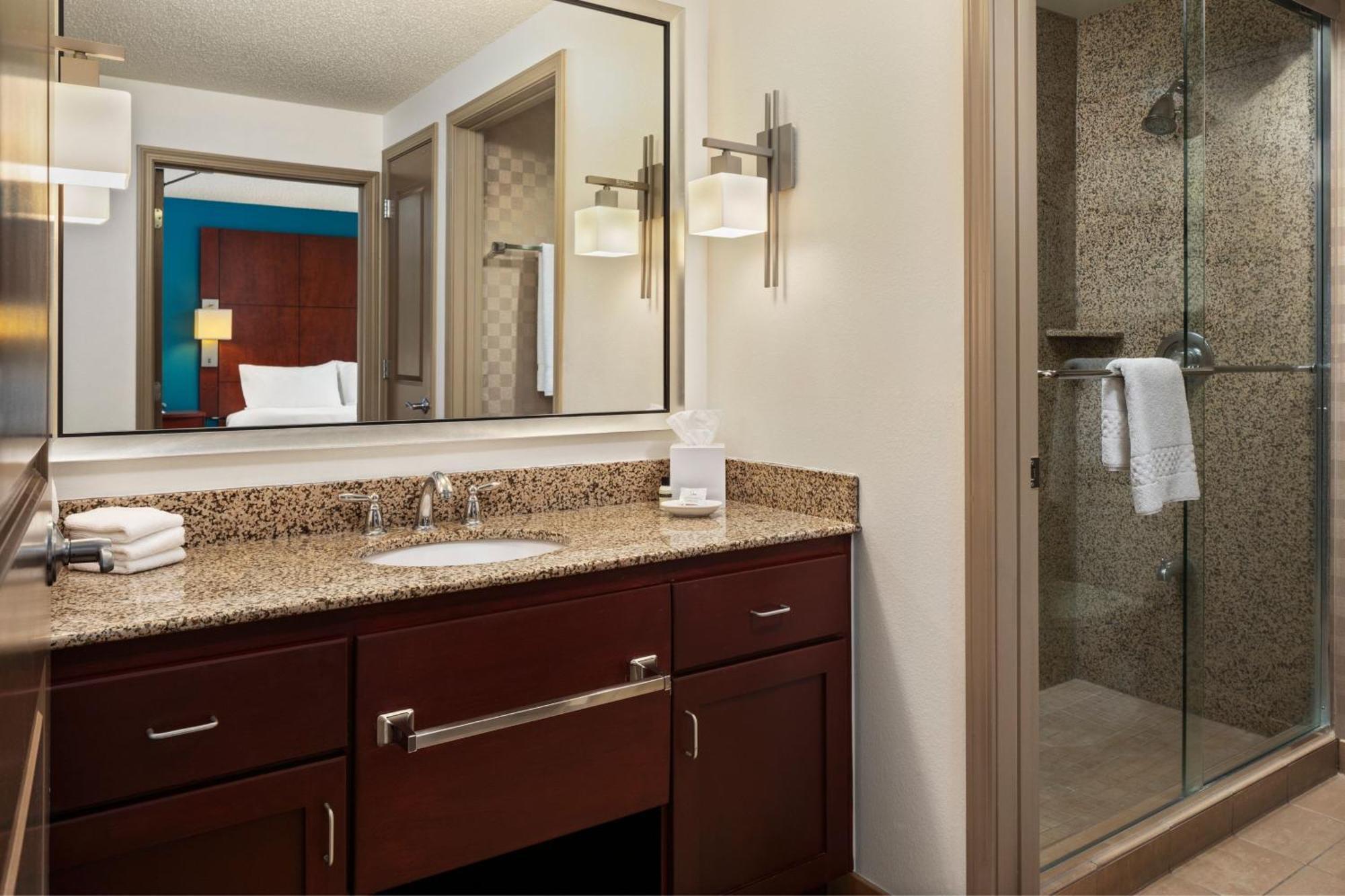 Residence Inn Minneapolis Плимът Екстериор снимка