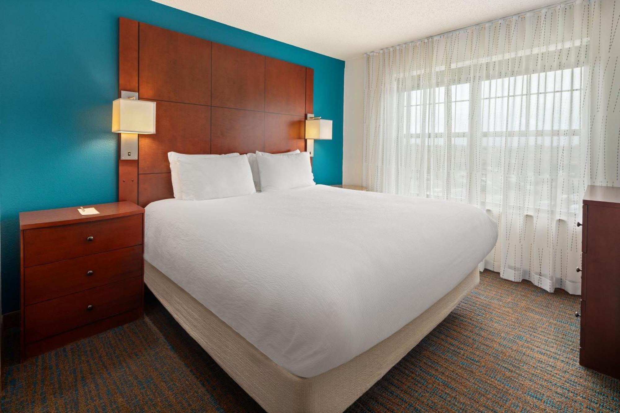 Residence Inn Minneapolis Плимът Екстериор снимка