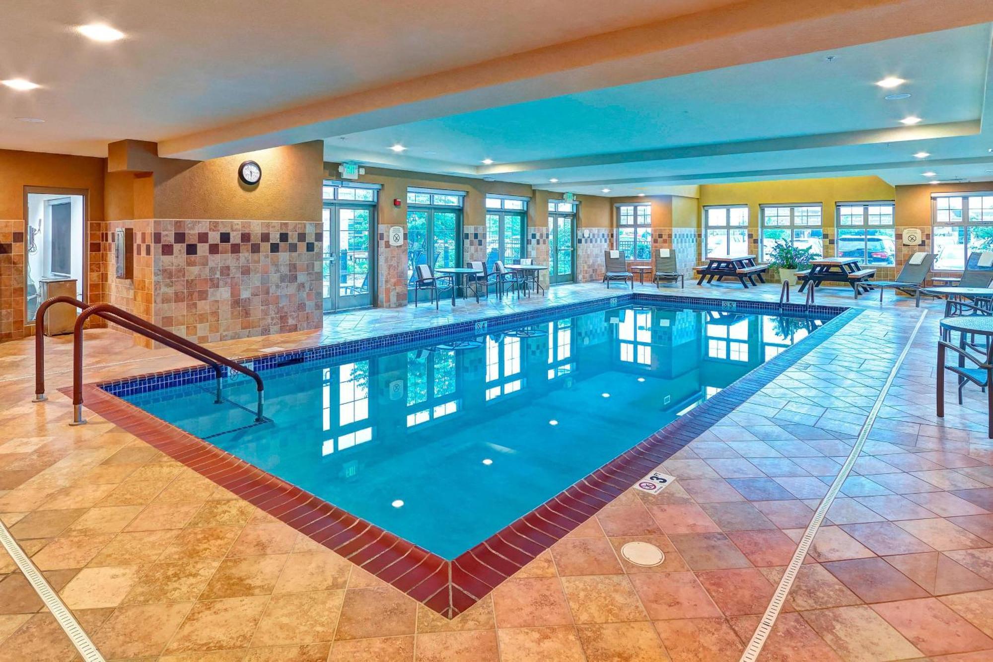 Residence Inn Minneapolis Плимът Екстериор снимка
