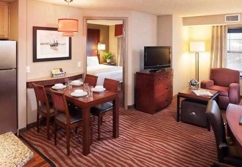 Residence Inn Minneapolis Плимът Екстериор снимка