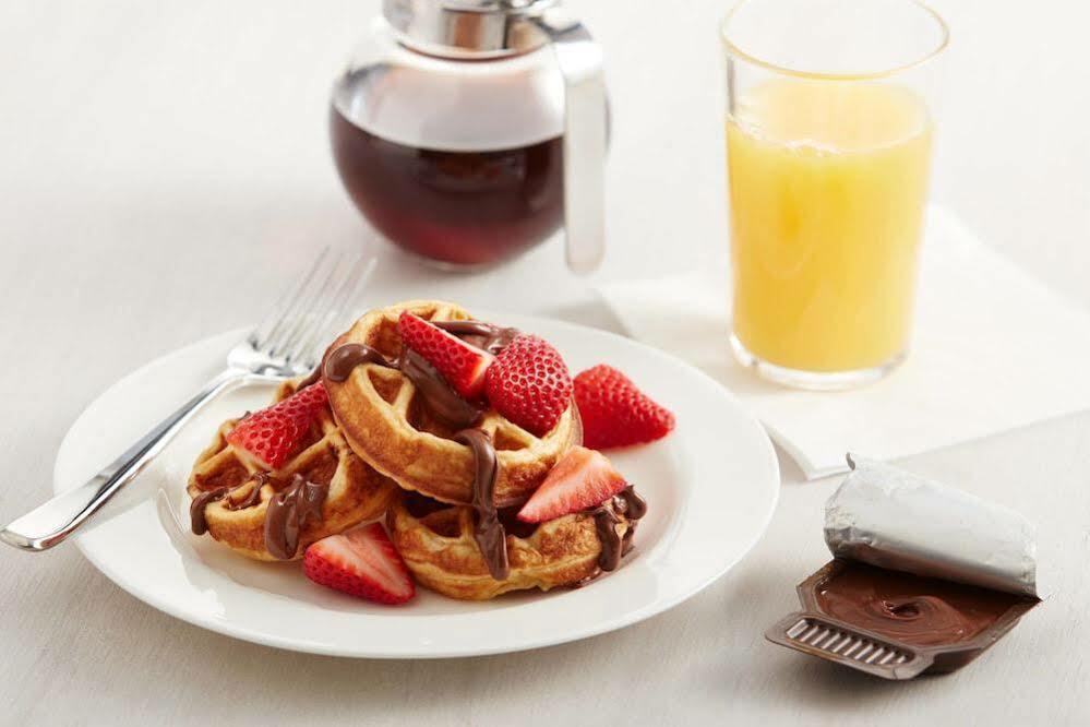 Residence Inn Minneapolis Плимът Екстериор снимка