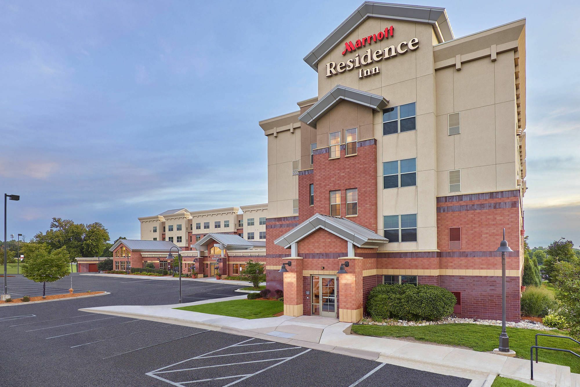 Residence Inn Minneapolis Плимът Екстериор снимка