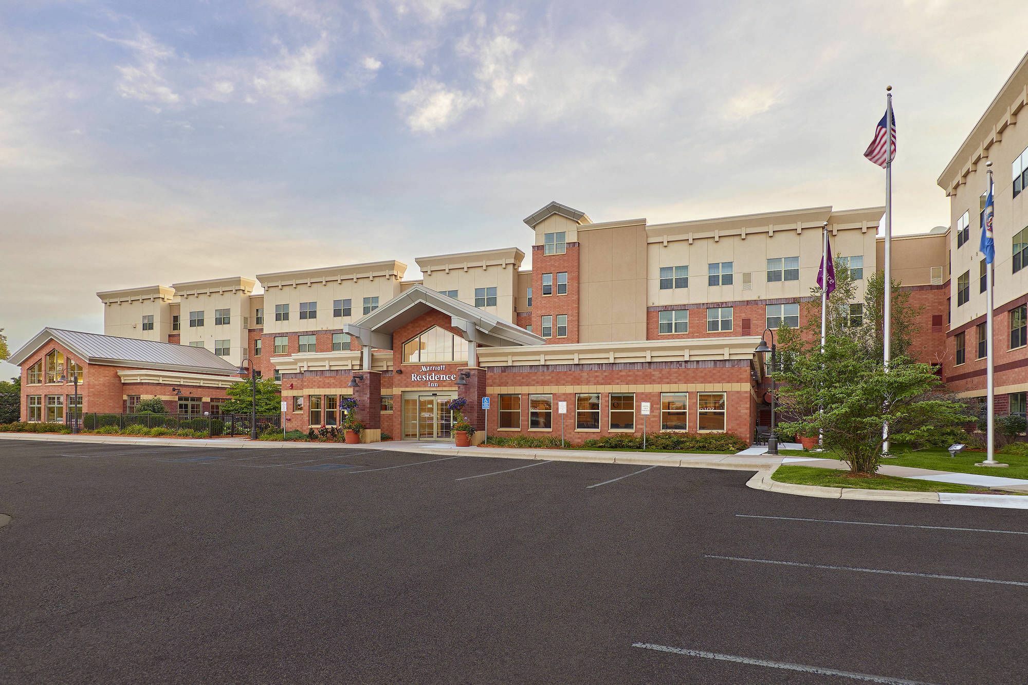 Residence Inn Minneapolis Плимът Екстериор снимка